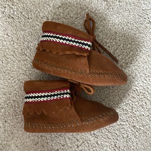 Minnetonka bootie - 6-12 mos